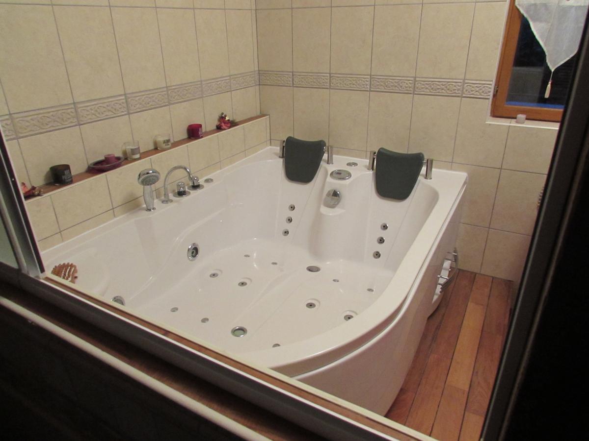 Ferme Historique Jean De La Fontaine Et Ses Chambres D'Hotes Hammam-Spa - 4 Etoiles Chierry Bagian luar foto